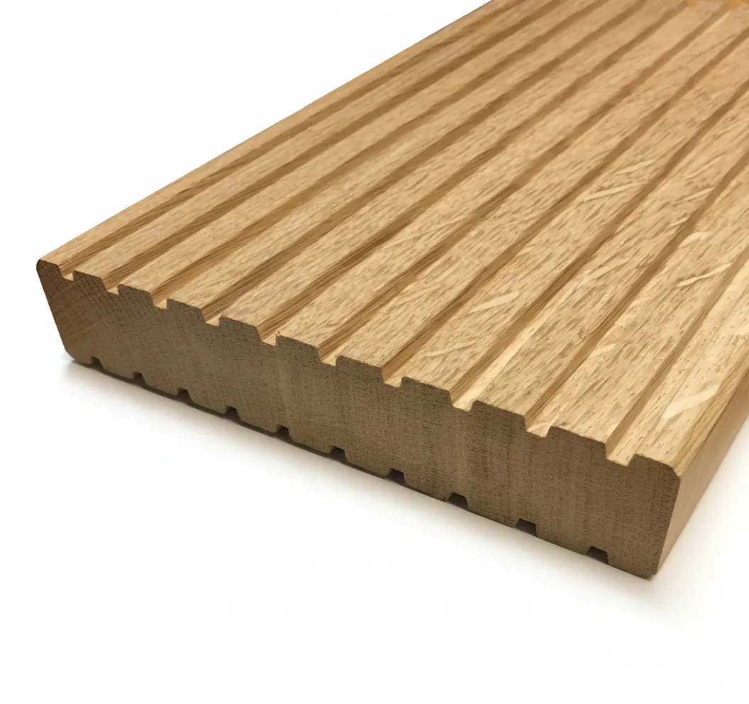 Profilierte Holzplanke aus dem Sortiment der Herbert Palige GmbH